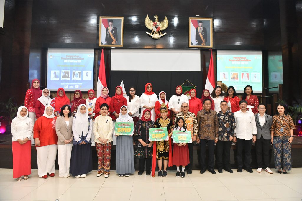 dwp setkab serahkan beasiswa pendidikan dan tali kasih bagi 64 siswa 18 dwp setkab serahkan beasiswa pendidikan dan tali kasih bagi 64 siswa