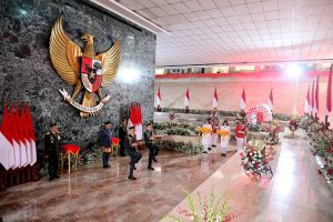 kirab bendera merah putih dan teks proklamasi: perjalanan bersejarah dari monas ke ikn