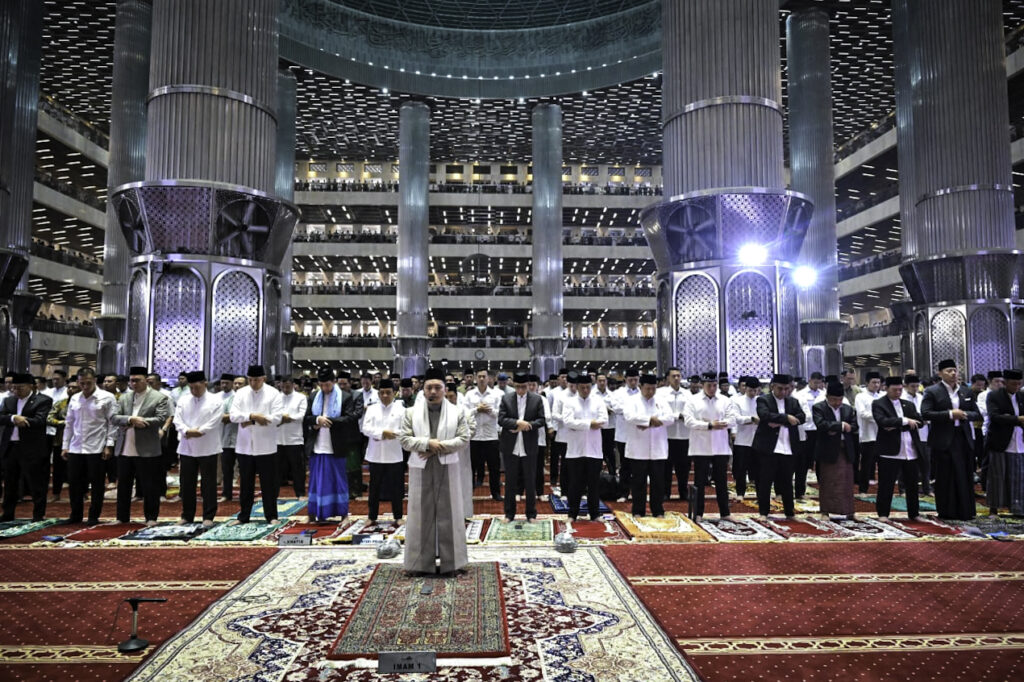 president prabowo subianto attends eid al-adha prayer at istiqlal mosque 18 president prabowo subianto attends eid al-adha prayer at istiqlal mosque