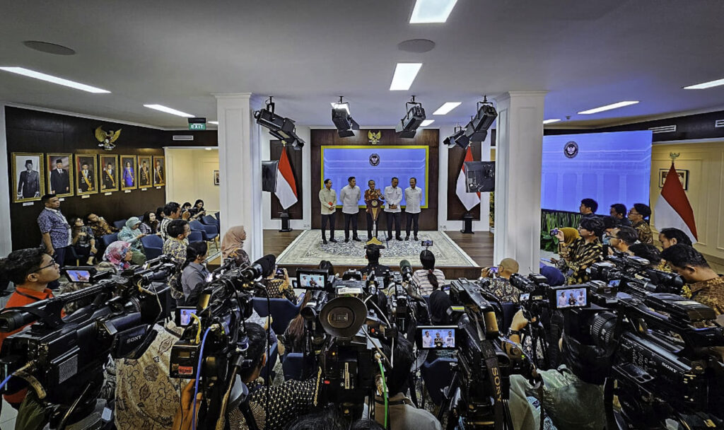 empat izin tambang dicabut, pemerintah tegaskan komitmen jaga kawasan konservasi raja ampat 18 empat izin tambang dicabut, pemerintah tegaskan komitmen jaga kawasan konservasi raja ampat