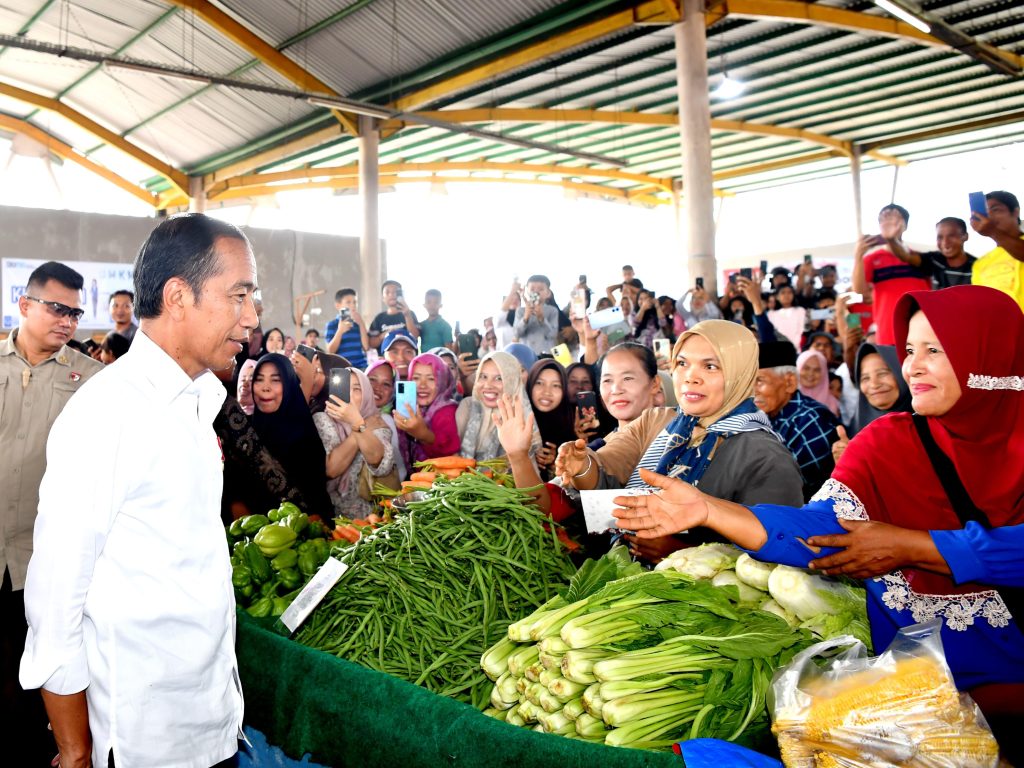 jelang lebaran, presiden jokowi pantau stok dan harga bahan pokok di pasar rakyat merangin 18 jelang lebaran, presiden jokowi pantau stok dan harga bahan pokok di pasar rakyat merangin
