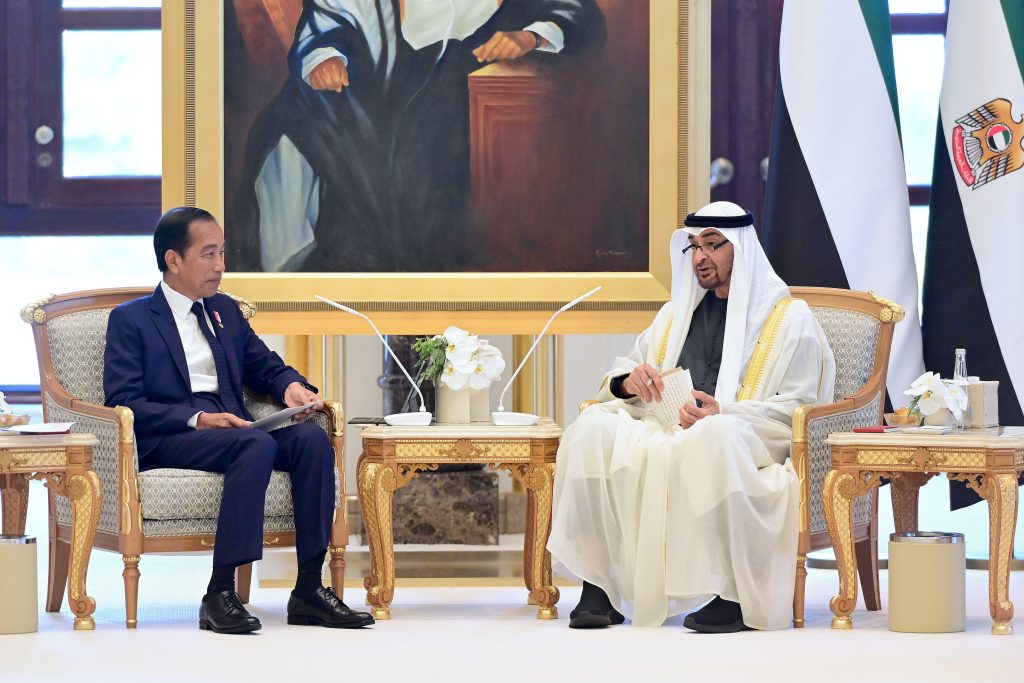 presiden jokowi bahas empat hal saat bertemu presiden mbz di abu dhabi 18 presiden jokowi bahas empat hal saat bertemu presiden mbz di abu dhabi