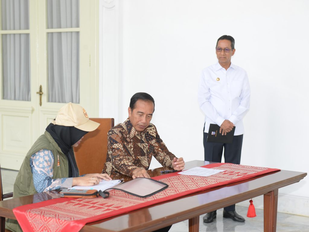 presiden jokowi ikuti proses coklit data pemilih pilkada 2024 18 presiden jokowi ikuti proses coklit data pemilih pilkada 2024