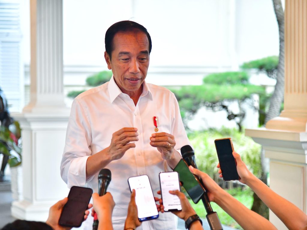 presiden jokowi ajak masyarakat bersatu berantas judi online 18 presiden jokowi ajak masyarakat bersatu berantas judi online