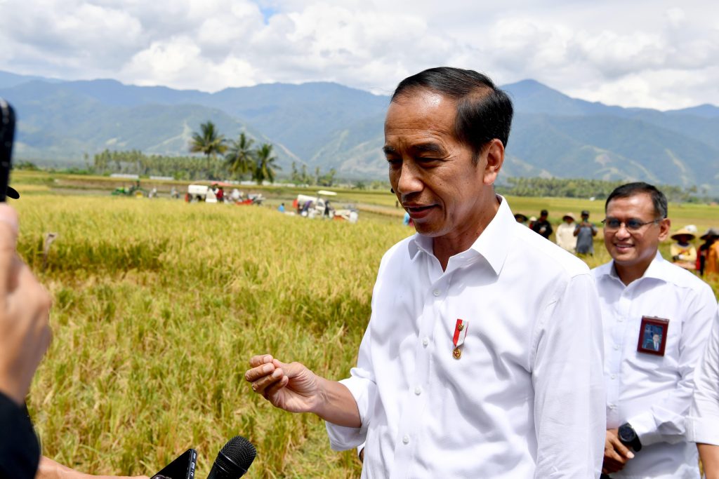 presiden jokowi apresiasi kemenangan telak timnas indonesia atas vietnam 18 presiden jokowi apresiasi kemenangan telak timnas indonesia atas vietnam