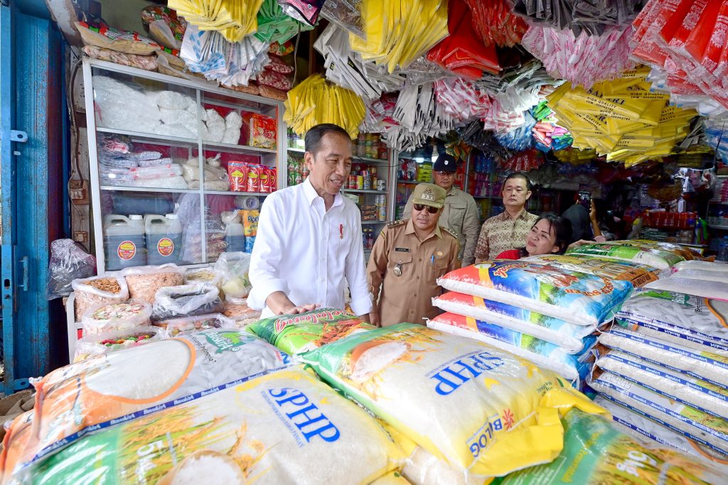 presiden jokowi pantau stabilitas harga di pasar sungai ringin sekadau saat ramadan 18 presiden jokowi pantau stabilitas harga di pasar sungai ringin sekadau saat ramadan