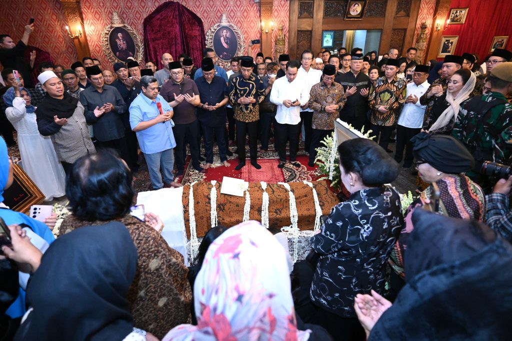 presiden jokowi takziah ke rumah duka almarhumah mooryati soedibyo 18 presiden jokowi takziah ke rumah duka almarhumah mooryati soedibyo