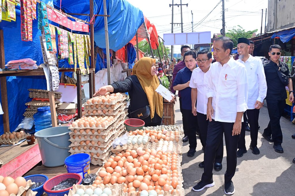 presiden jokowi tinjau pasar senggol dumai, pastikan stabilitas harga sembako 18 presiden jokowi tinjau pasar senggol dumai, pastikan stabilitas harga sembako