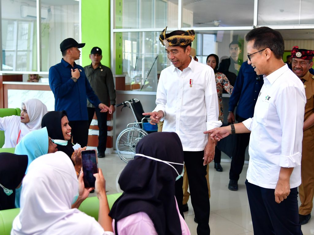presiden jokowi tinjau pelayanan kesehatan di rsud baharuddin kabupaten muna 18 presiden jokowi tinjau pelayanan kesehatan di rsud baharuddin kabupaten muna