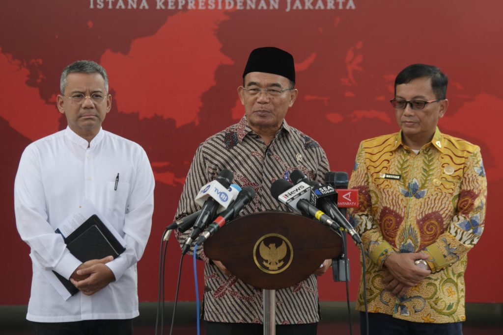 presiden pimpin rapat penanganan pengungsi erupsi gunung ruang 18 presiden pimpin rapat penanganan pengungsi erupsi gunung ruang
