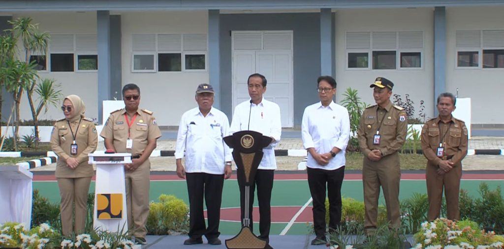 presiden jokowi resmikan rekonstruksi 147 bangunan pascagempa di sulawesi barat