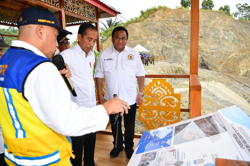 tinjau pembangunan bendungan bulango ulu, presiden jokowi optimistis selesai akhir tahun 2024 18 tinjau pembangunan bendungan bulango ulu, presiden jokowi optimistis selesai akhir tahun 2024
