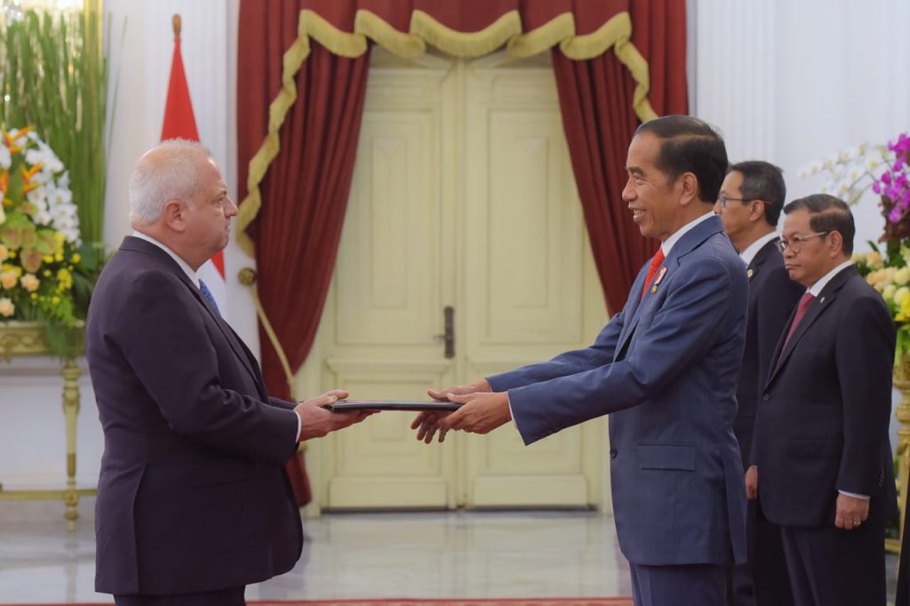 presiden jokowi terima surat kepercayaan dari sembilan dubes negara sahabat 18 presiden jokowi terima surat kepercayaan dari sembilan dubes negara sahabat