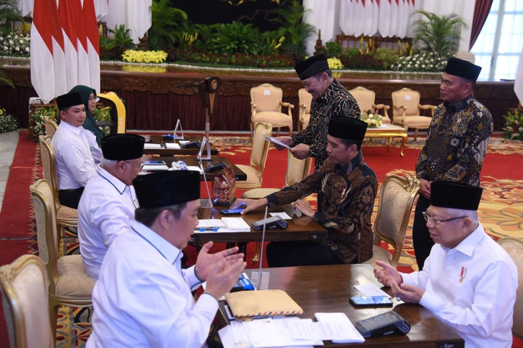 presiden jokowi dan wapres ma’ruf amin serahkan zakat melalui baznas 18 presiden jokowi dan wapres ma’ruf amin serahkan zakat melalui baznas
