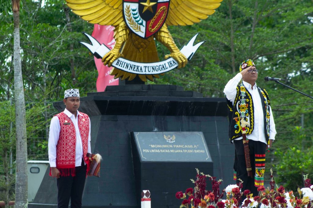 deputi polhukam setkab pimpin upacara hut ke-79 ri di plbn badau 18 deputi polhukam setkab pimpin upacara hut ke-79 ri di plbn badau