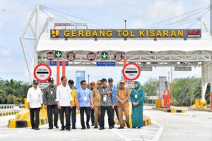 president jokowi officiates two trans-sumatra toll road segments 18 president jokowi officiates two trans-sumatra toll road segments