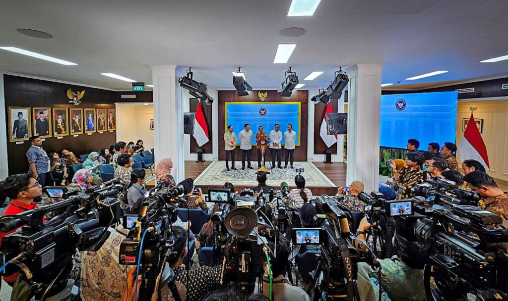 gov’t revokes mining permits of four companies, affirms commitment to preserving conservation areas 18 gov’t revokes mining permits of four companies, affirms commitment to preserving conservation areas