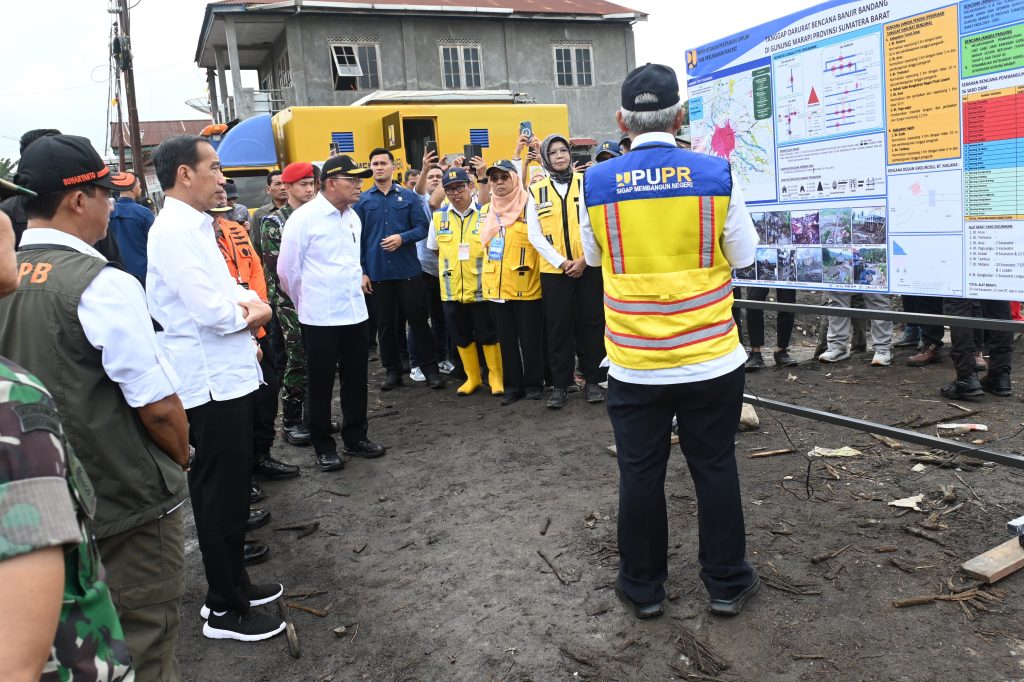 presiden tegaskan pemerintah bantu relokasi korban banjir dan bangun sabo dam di sumatera barat 18 presiden tegaskan pemerintah bantu relokasi korban banjir dan bangun sabo dam di sumatera barat