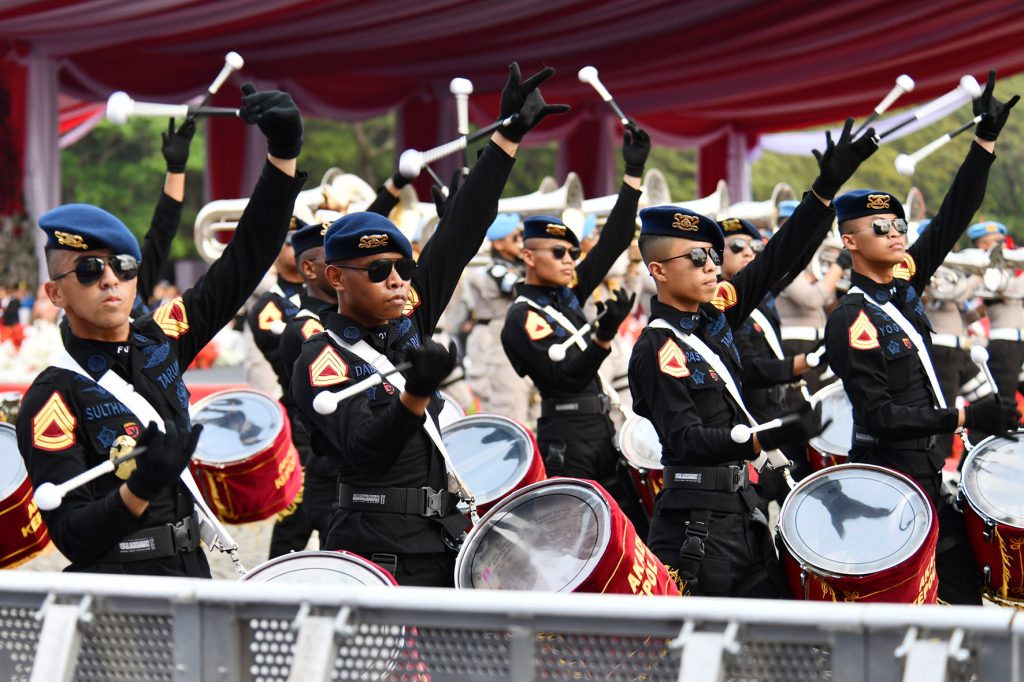 presiden jokowi anugerahkan bintang bhayangkara nararya kepada tiga anggota polri