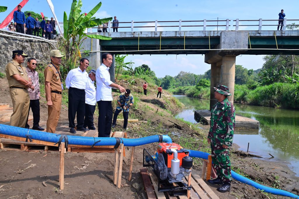 presiden jokowi: strategi pompanisasi hadapi kekeringan dan peningkatan produksi pangan 18 presiden jokowi: strategi pompanisasi hadapi kekeringan dan peningkatan produksi pangan