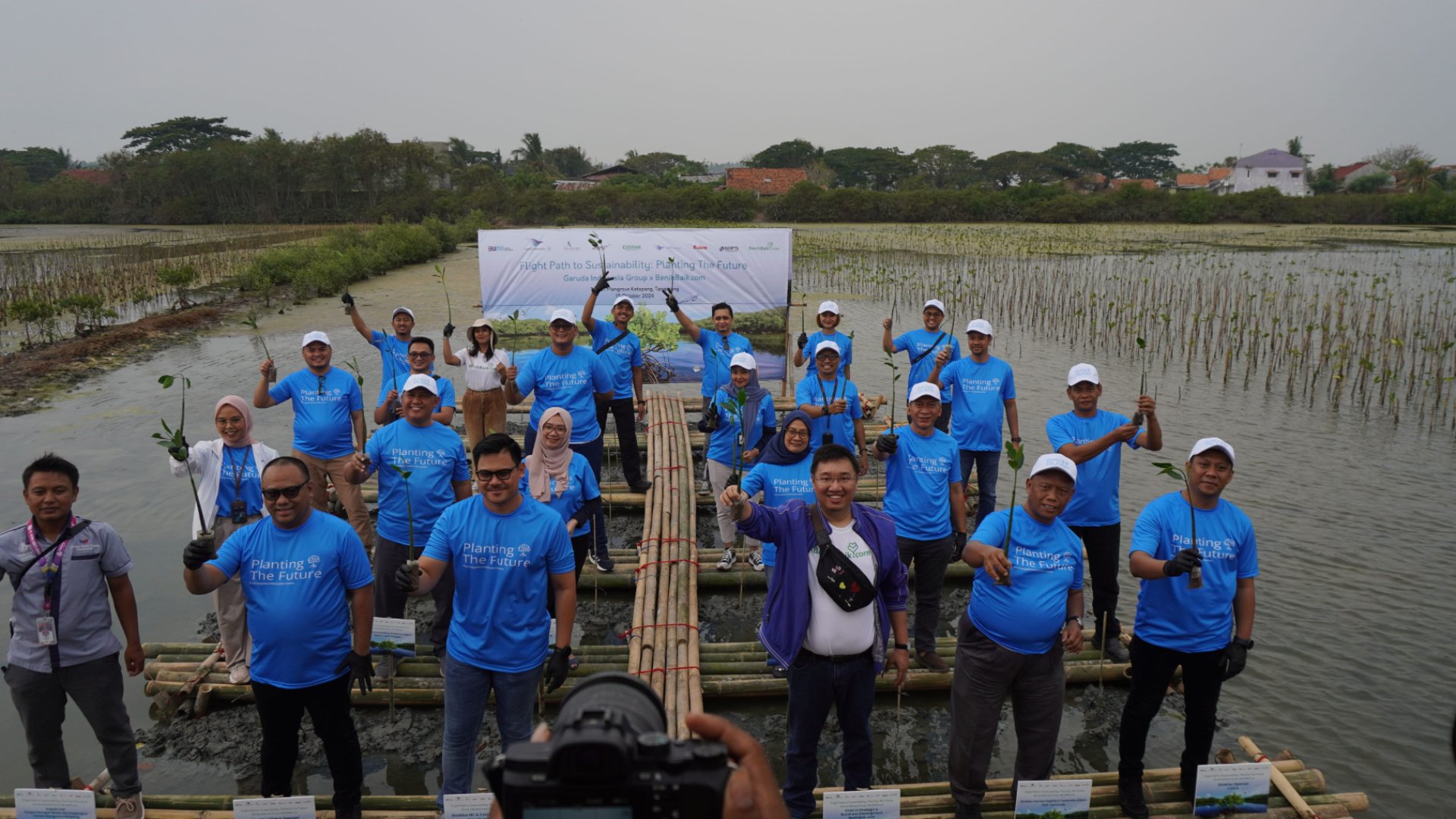 Realizing Net Zero Emission Movement, GDPS Supports Garuda Indonesia in Planting 123 Mangrove Seedlings in Tangerang