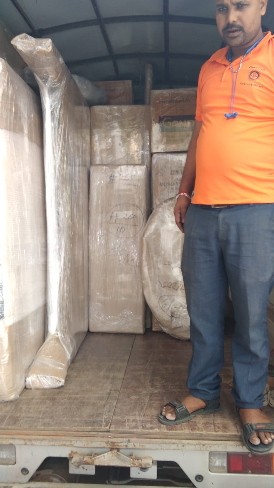 HARI OM PACKERS AND MOVERS