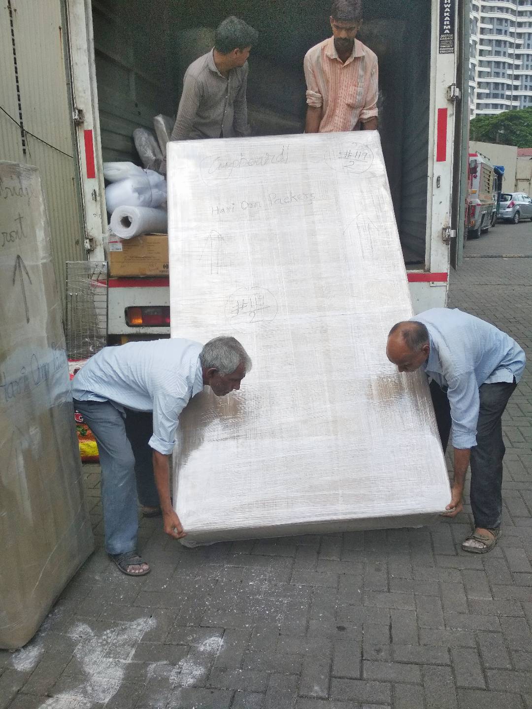 HARI OM PACKERS AND MOVERS