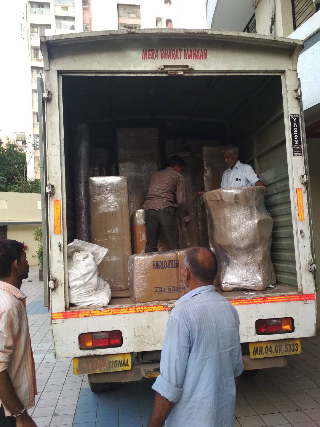HARI OM PACKERS AND MOVERS
