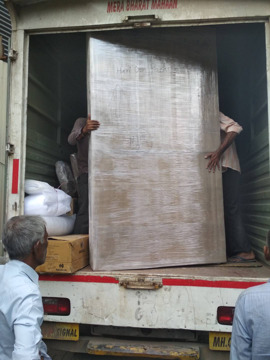 HARI OM PACKERS AND MOVERS