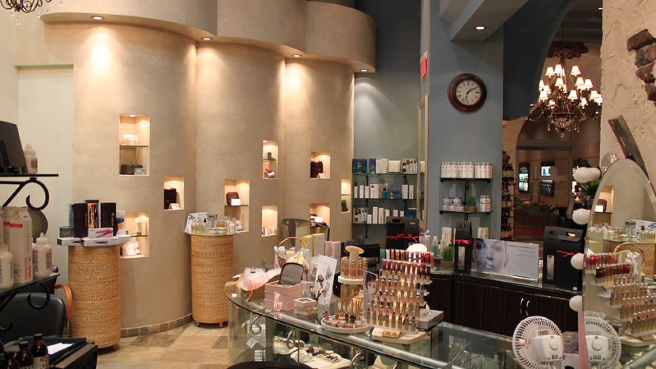 Selling to Salons and Parlours: The Wholesale Channel for Home Makers