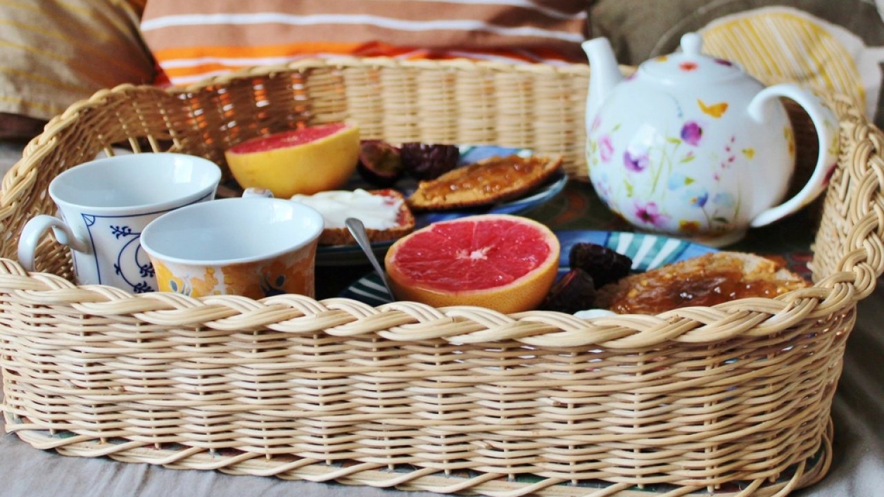 How to Start a Gift Hamper Business from Home: The Festive Blueprint