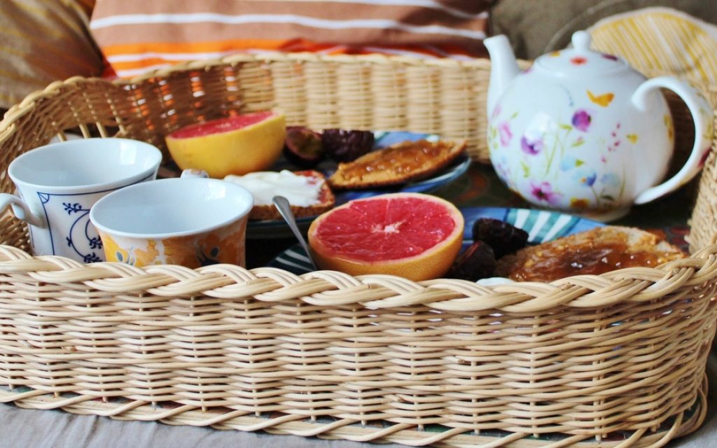 How to Start a Gift Hamper Business from Home: The Festive Blueprint