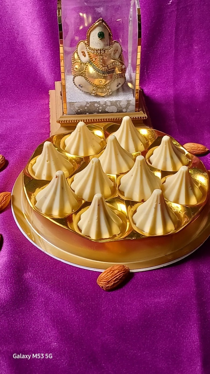 The full gift arrangement, gold-wrapped