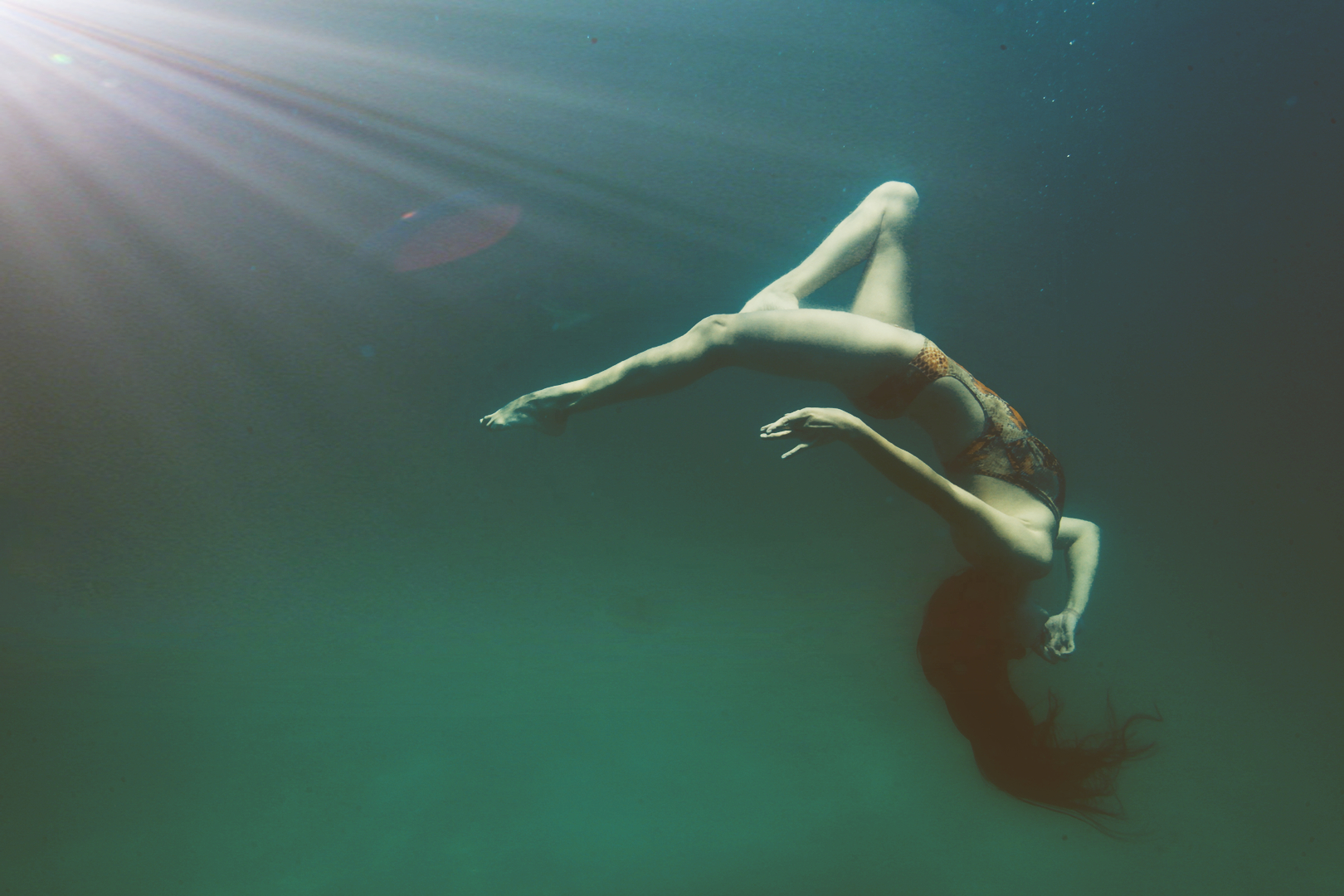 咕咚 现实中的“美人鱼”，艰辛而美丽