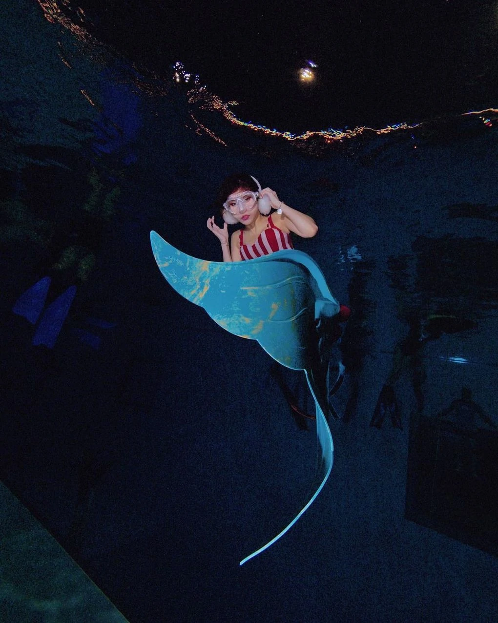 Beemen短髮大眼妹子好誘人「顏浥秝」超美型蜜桃臀性感無法擋，水下美人魚一樣超優雅