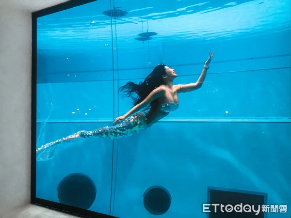 ETtoday 潛水旅館祭出人魚秀
