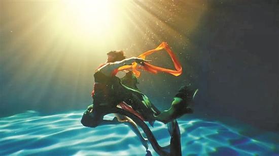 羊城晚报 “水下洛神”何灏浩