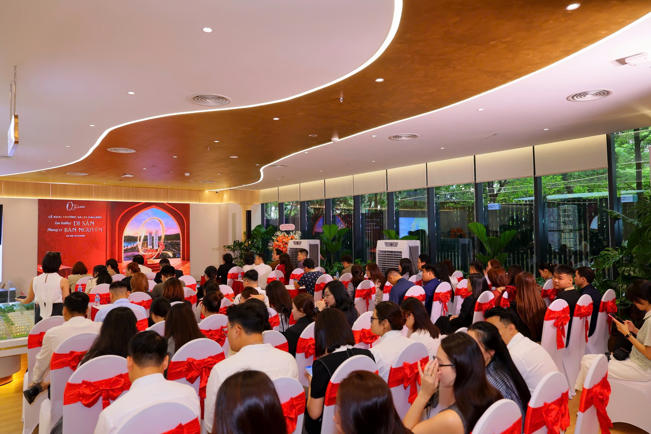 Khách hàng và nhà đầu tư dự lễ khai trương Sales Gallery Q’Terra tại Hà Nội