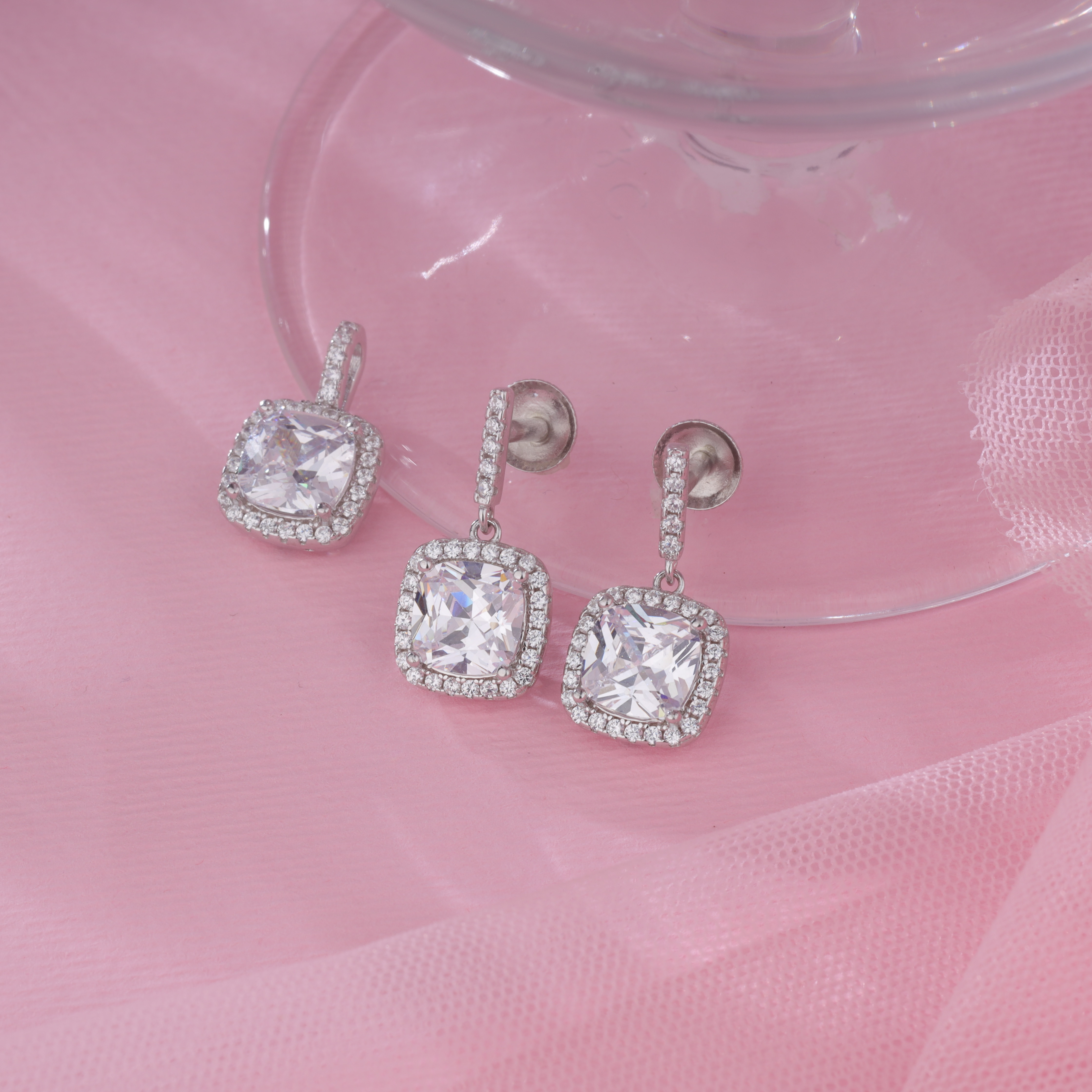 Cushion Spark Pendant