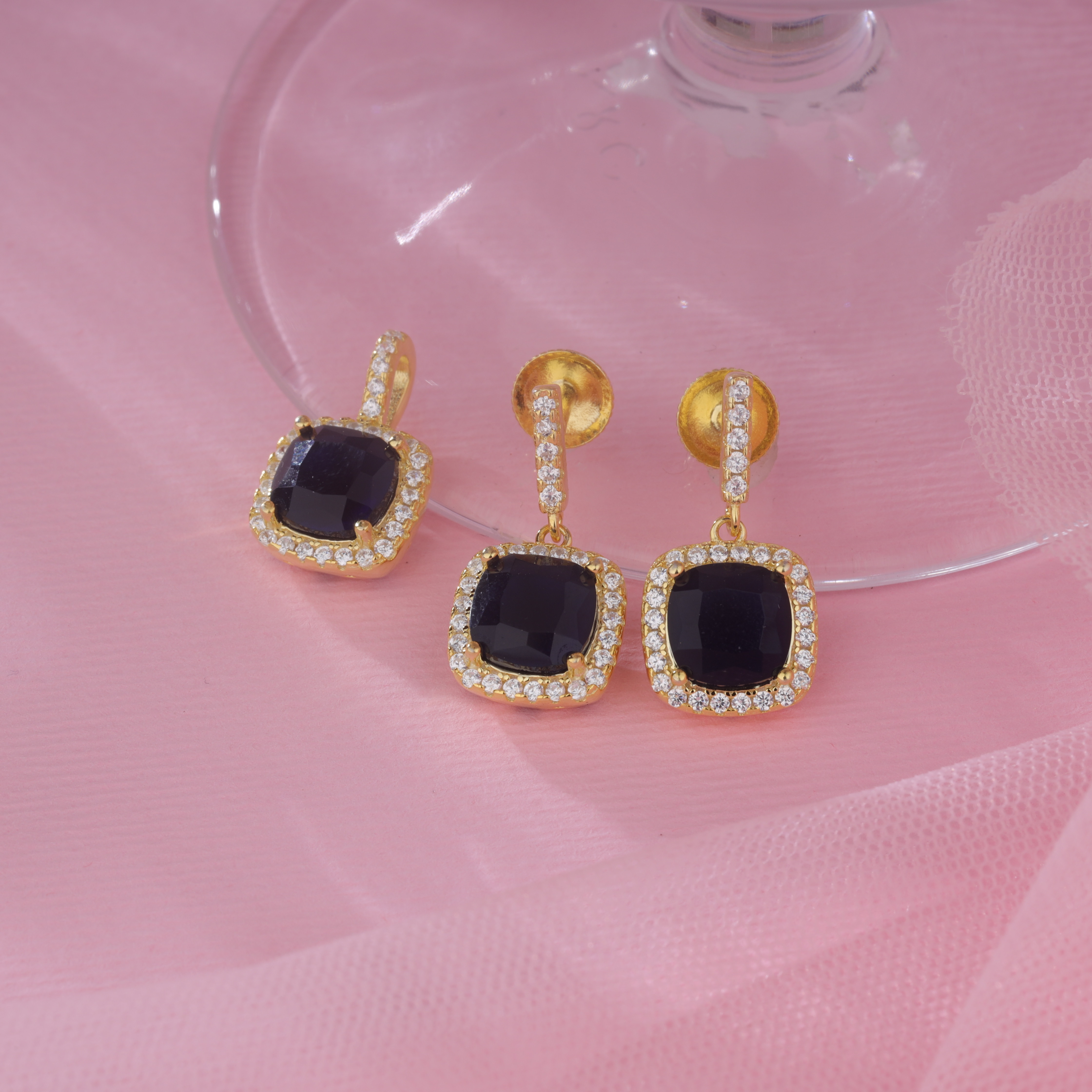 Sapphire Halo Pendant Set GP