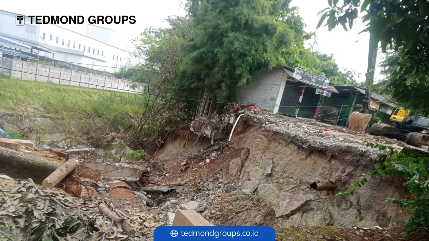 Penyebab longsor di kec.cikarang barat