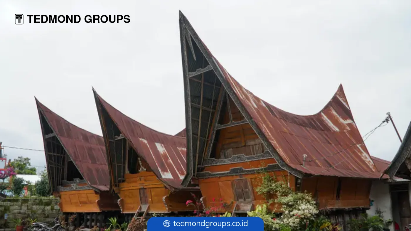 Berbagai ragam bentuk rumah adat di indonesia
