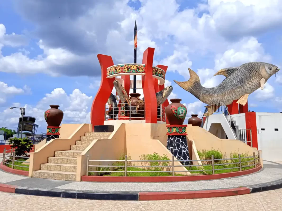 Monumen ikan jelawat (1)