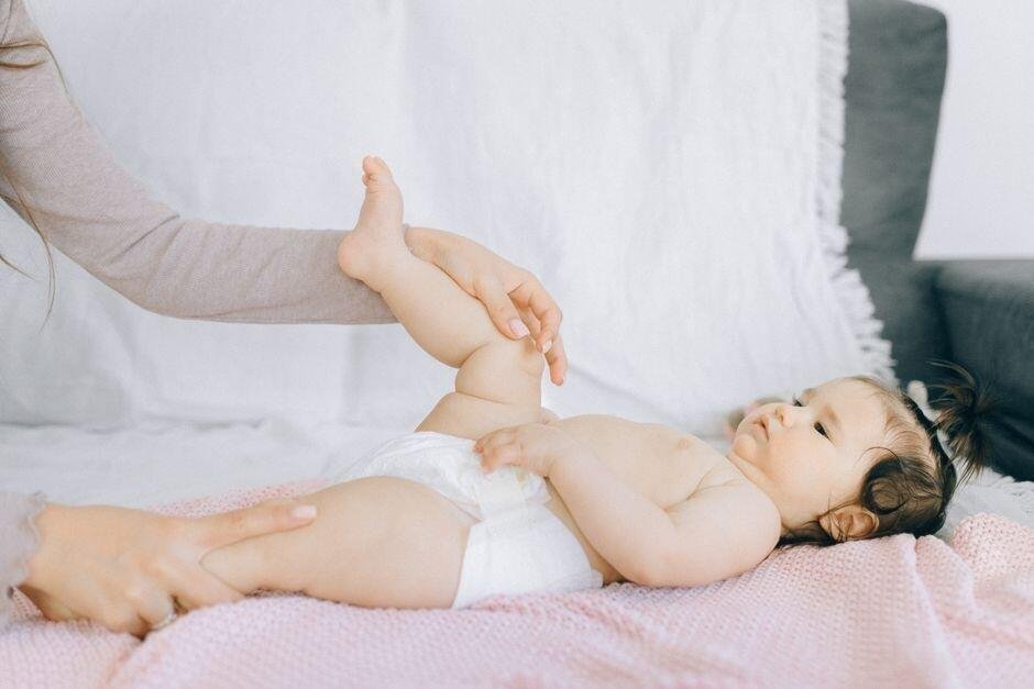 Infant Massage: Manfaat dan Cara Memijat Bayi dengan Benar
