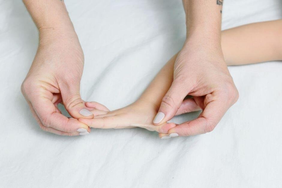 Pijatan Perut Kembung untuk Bayi: Panduan Lengkap dan Aman