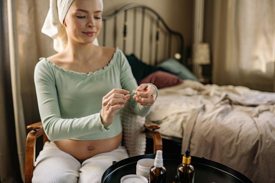 Skincare yang Aman untuk Ibu Hamil, Ini Kandungan yang Perlu Dihindari