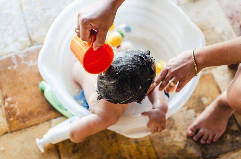 Moisturising Shampoo untuk Anak: Kapan Dibutuhkan dan Cara Memilihnya