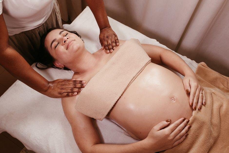 Prenatal Massage: Manfaat, Aturan Aman, dan Persiapannya untuk Bunda