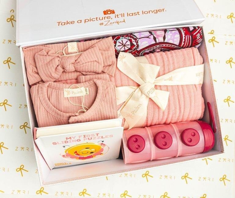 15 Ide Hadiah untuk Newborn yang Bermanfaat dan Berkesan