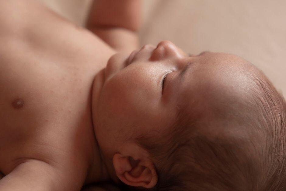 Bayi Sering Keringat di Kepala, Normal atau Perlu Diwaspadai?